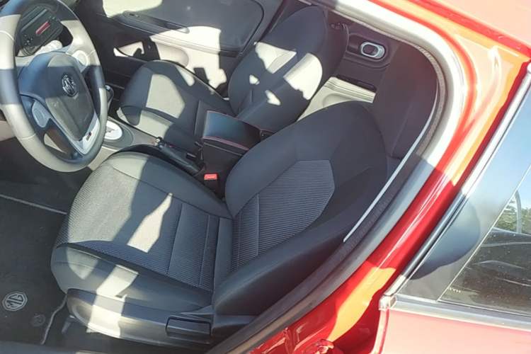 Used MG 3 2014 1.3L AMT Comfort Edition Left Front Seat