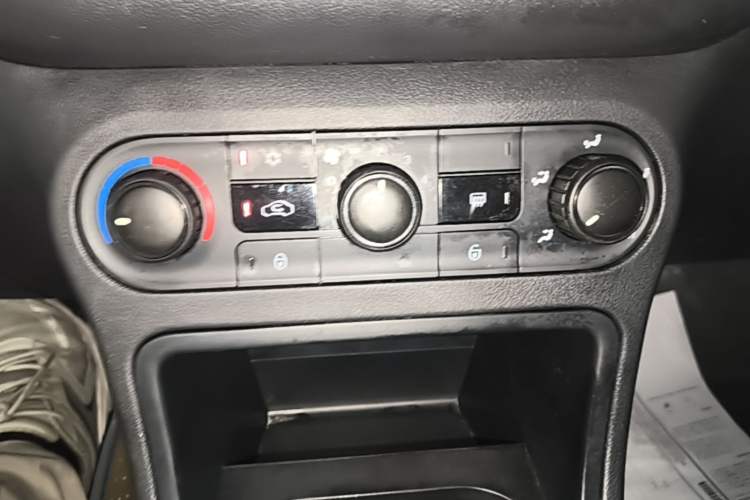 Used MG 3 2014 1.3L AMT Comfort Edition Audio And AC Panel