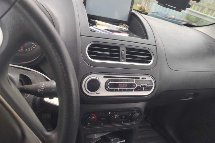Used MG 3 2014 1.3L AMT Comfort Edition Audio And AC Panel