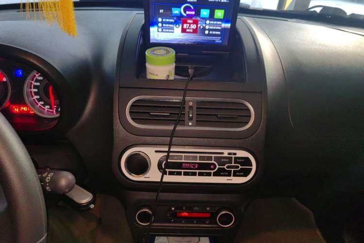 Used MG 3 2014 1.5L AMT Elite Edition Audio And AC Panel