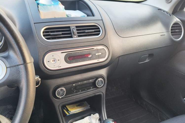 Used MG 3 2014 1.5L AMT Elite Edition Audio And AC Panel