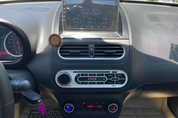 Used MG 3 2014 1.5L AMT Elite Edition Audio And AC Panel