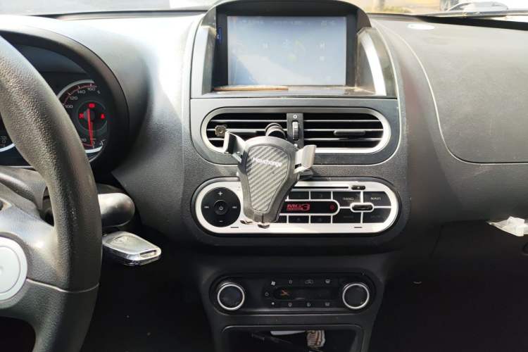 Used MG 3 2014 1.5L AMT Elite Edition Audio And AC Panel