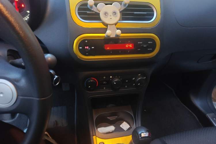 Used MG 3 2014 1.3L AMT Comfort Edition Audio And AC Panel