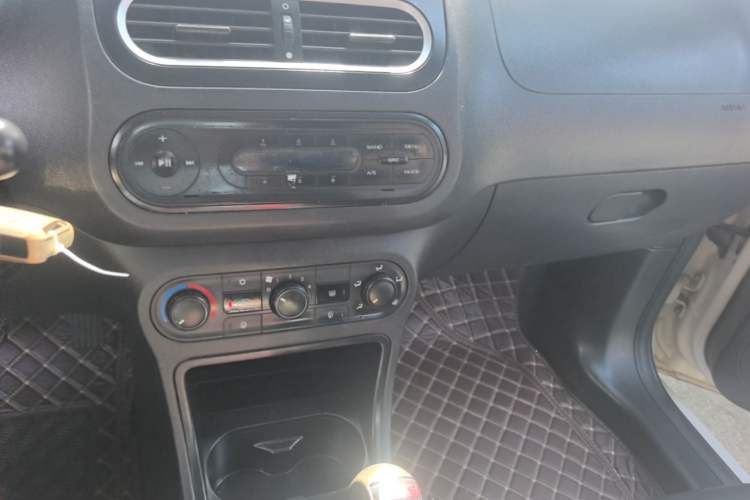 Used MG 3 2014 1.3L AMT Comfort Edition Audio And AC Panel
