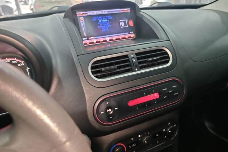 Used MG 3 2014 1.3L AMT Comfort Edition Audio And AC Panel