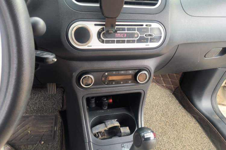 Used MG 3 2014 1.5L AMT Elite Edition Audio And AC Panel