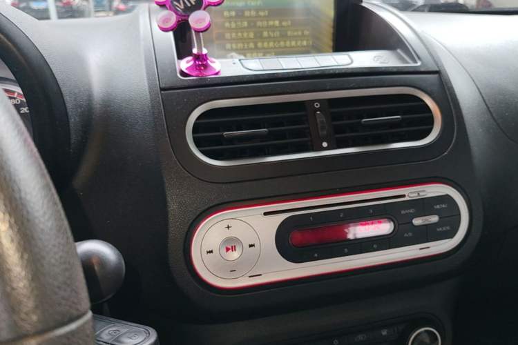 Used MG 3 2014 1.5L AMT Elite Edition Audio And AC Panel