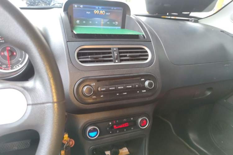 Used MG 3 2014 1.5L AMT Elite Edition Audio And AC Panel