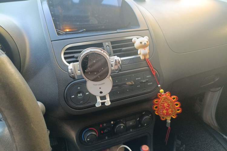 Used MG 3 2014 1.3L AMT Comfort Edition Audio And AC Panel