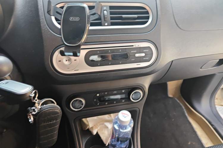 Used MG 3 2014 1.5L AMT Elite Edition Audio And AC Panel