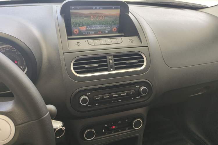 Used MG 3 2014 1.5L AMT Elite Edition Audio And AC Panel