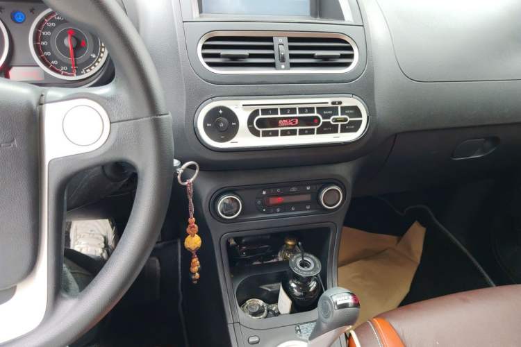 Used MG 3 2014 1.5L AMT Elite Edition Audio And AC Panel