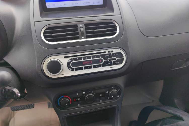 Used MG 3 2014 1.3L AMT Comfort Edition Audio And AC Panel