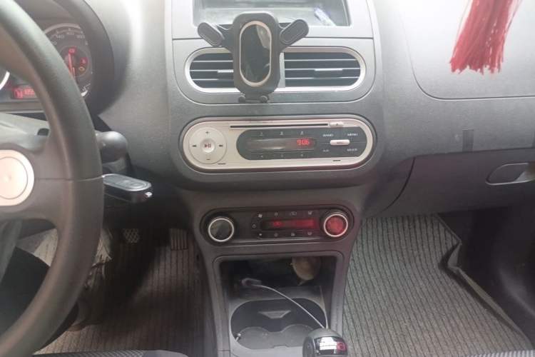 Used MG 3 2014 1.5L AMT Elite Edition Audio And AC Panel