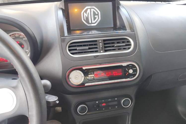 Used MG 3 2014 1.5L AMT Elite Edition Audio And AC Panel