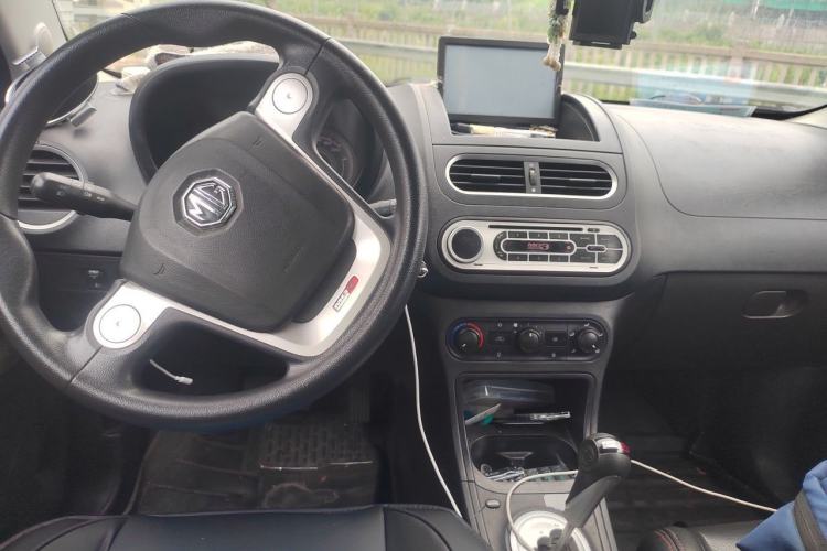 Used MG 3 2014 1.3L AMT Comfort Edition Center Console