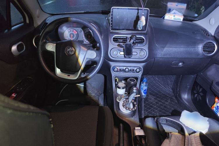 Used MG 3 2014 1.3L AMT Comfort Edition Center Console