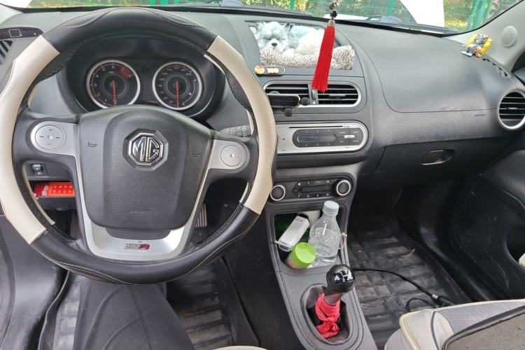 Used MG 3 2014 1.5L Manual Elite Edition Center Console