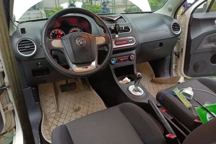 Used MG 3 2014 1.5L AMT Elite Edition Center Console