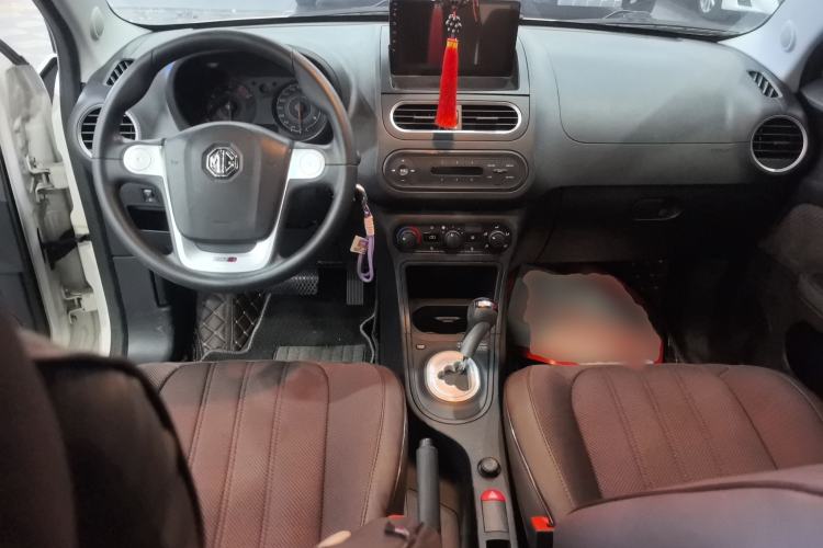 Used MG 3 2014 1.3L AMT Comfort Edition Center Console