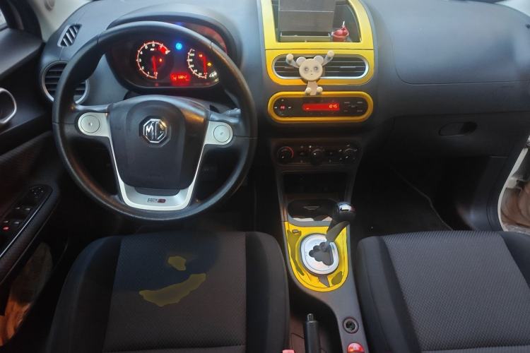 Used MG 3 2014 1.3L AMT Comfort Edition Center Console