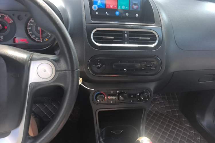 Used MG 3 2014 1.3L AMT Comfort Edition Center Console