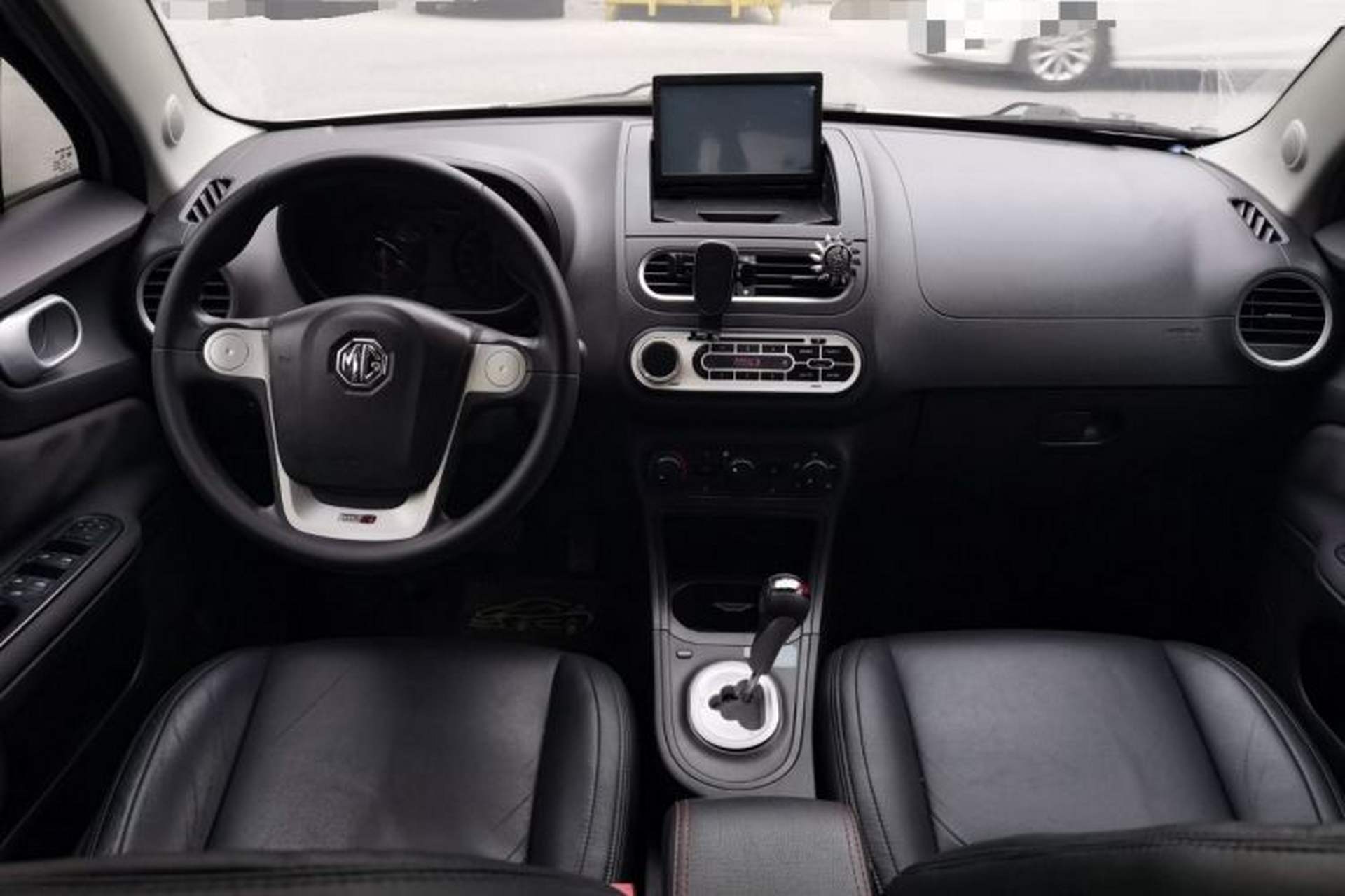Used MG 3 2014 1.3L AMT Comfort Edition Center Console