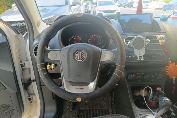 Used MG 3 2014 1.3L AMT Comfort Edition Center Console