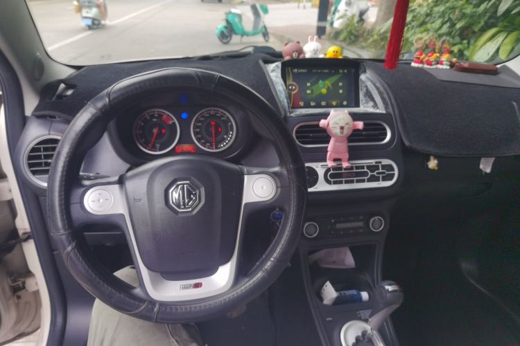 Used MG 3 2014 1.5L AMT Elite Edition Center Console