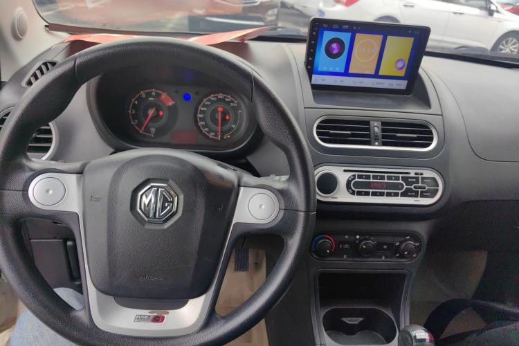 Used MG 3 2014 1.3L AMT Comfort Edition Center Console