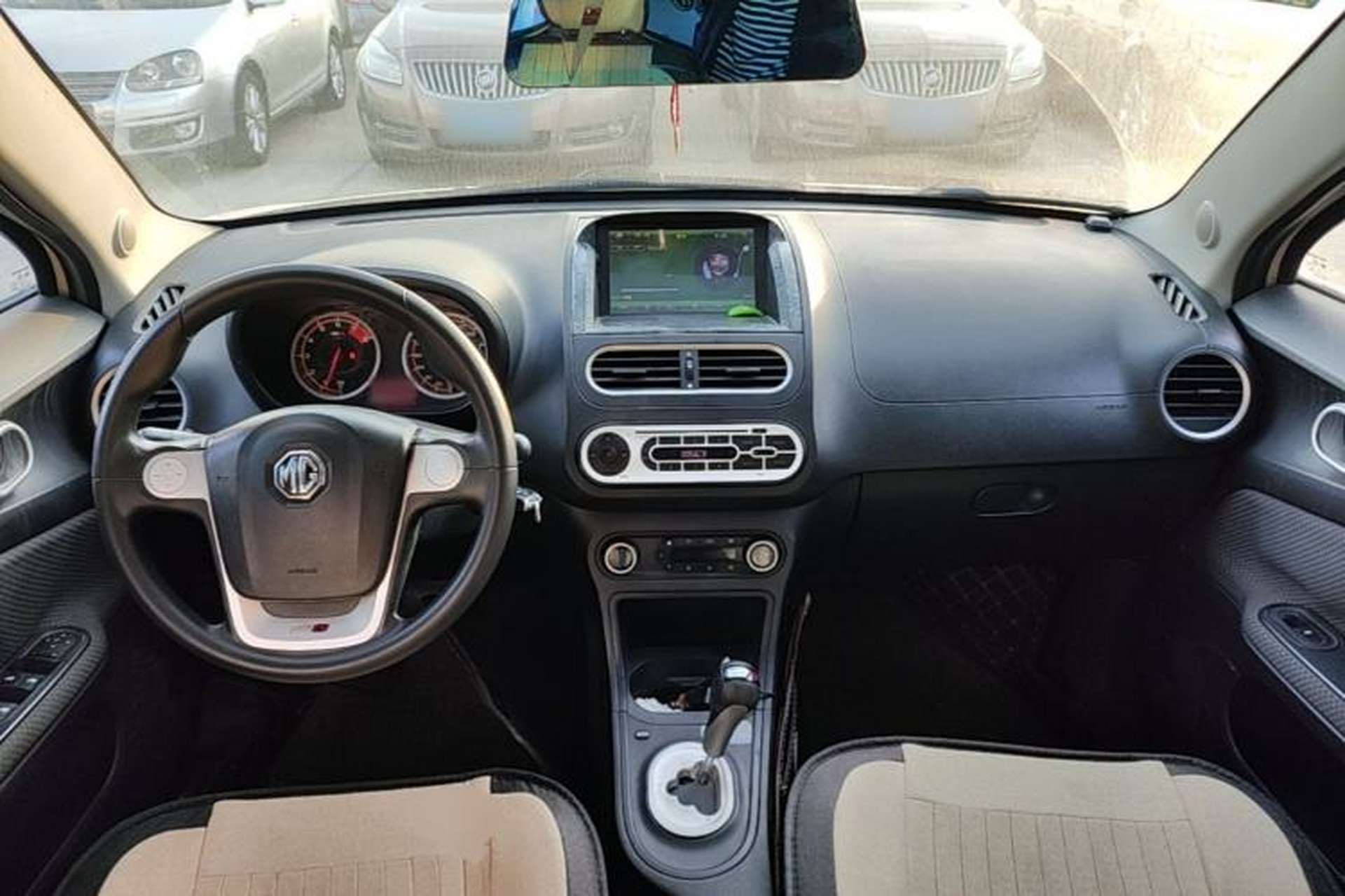 Used MG 3 2014 1.5L AMT Elite Edition Center Console