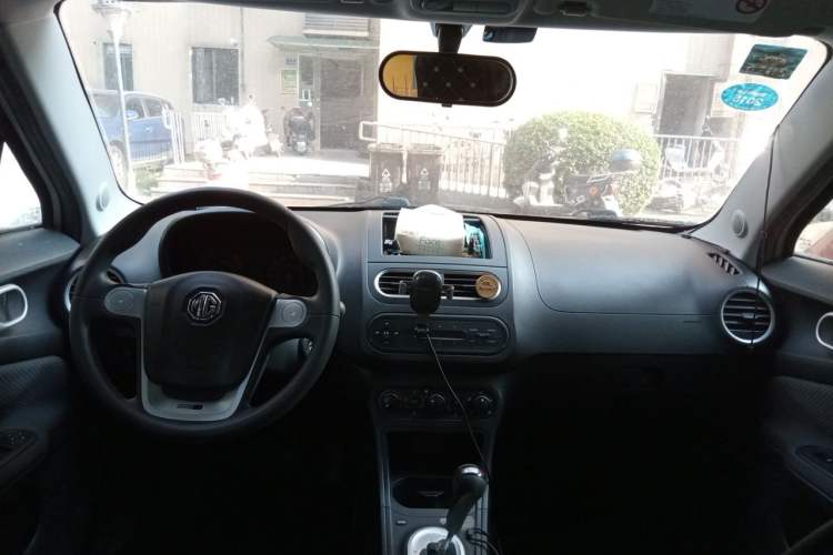 Used MG 3 2014 1.3L AMT Comfort Edition Center Console