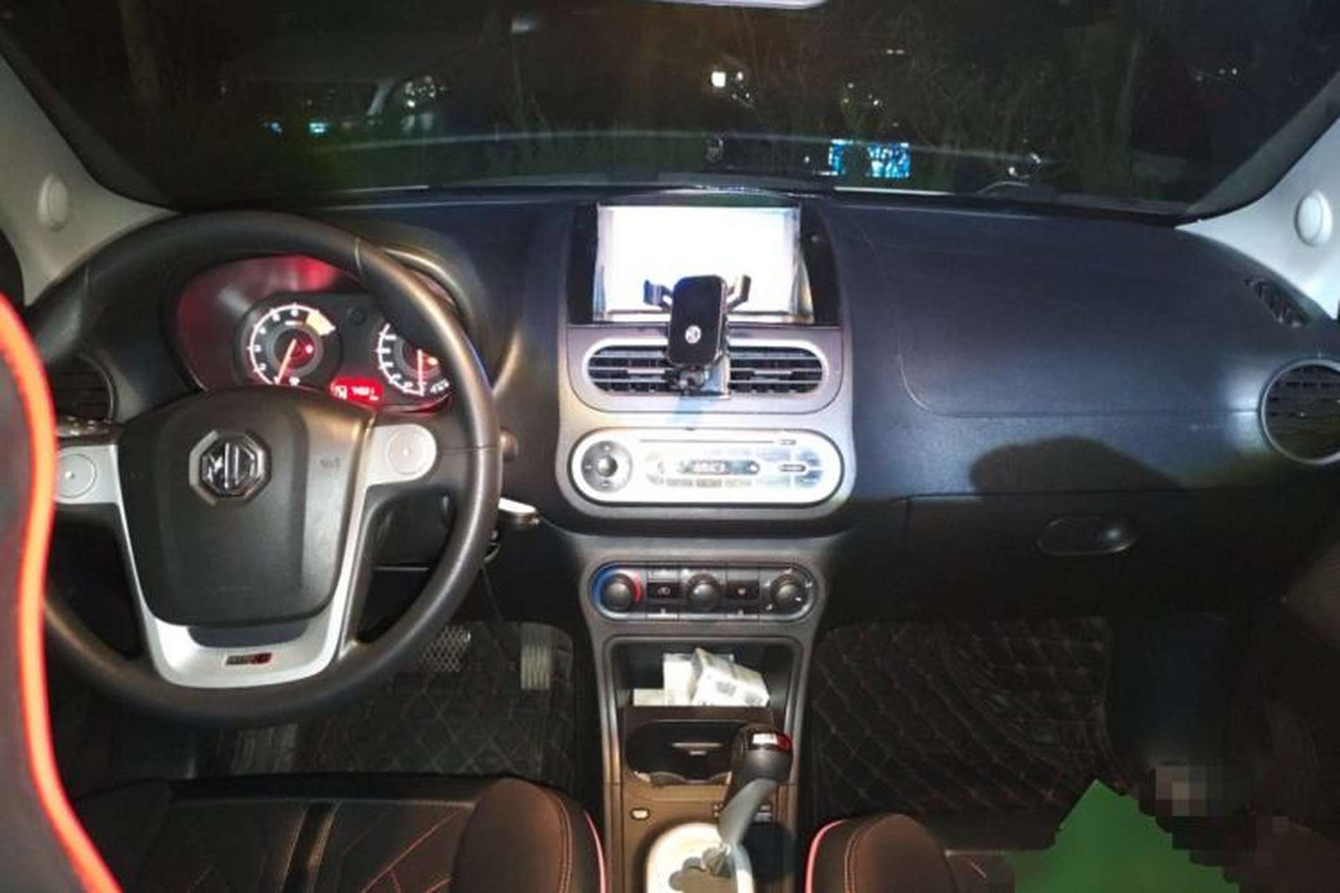Used MG 3 2014 1.3L AMT Comfort Edition Center Console