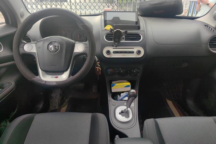 Used MG 3 2014 1.3L AMT Comfort Edition Center Console