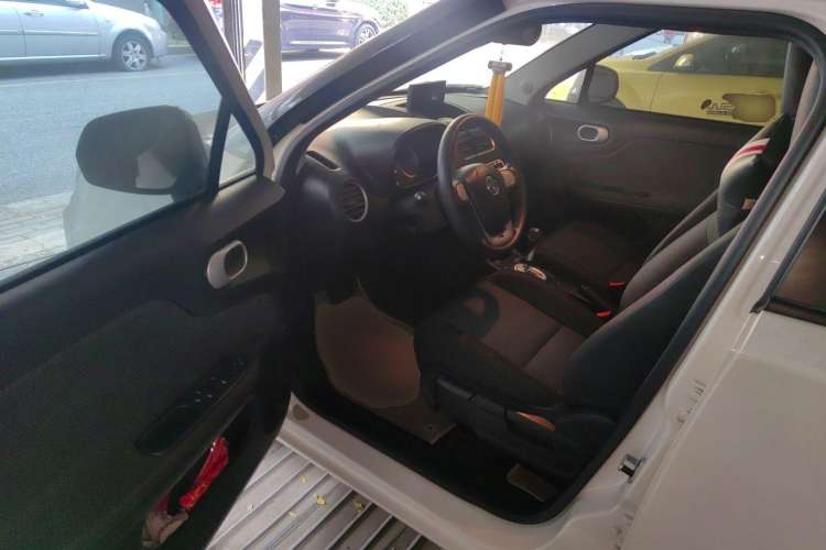 Used MG 3 2014 1.5L AMT Elite Edition Driver Seat