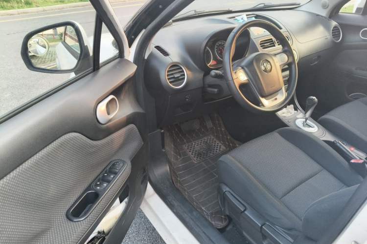 Used MG 3 2014 1.5L AMT Elite Edition Driver Seat
