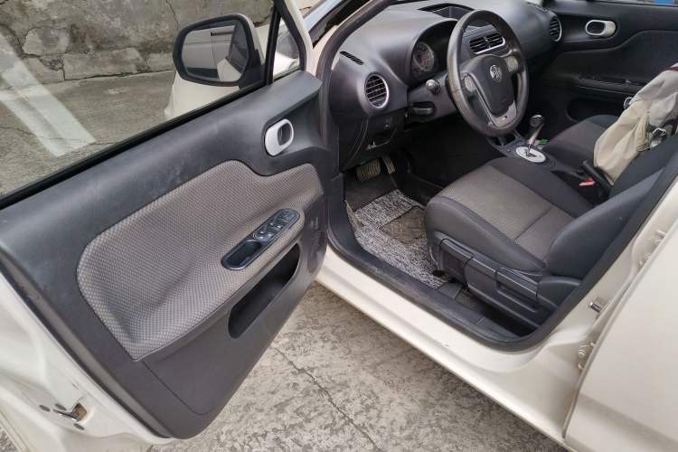 Used MG 3 2014 1.5L AMT Elite Edition Driver Seat
