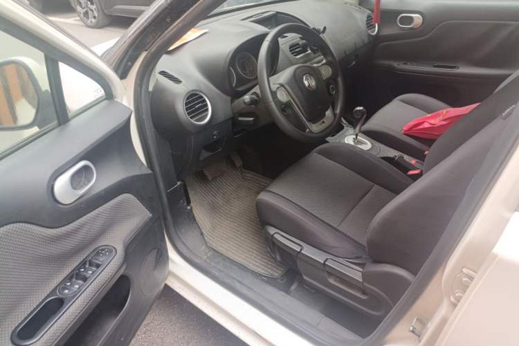 Used MG 3 2014 1.5L AMT Elite Edition Driver Seat