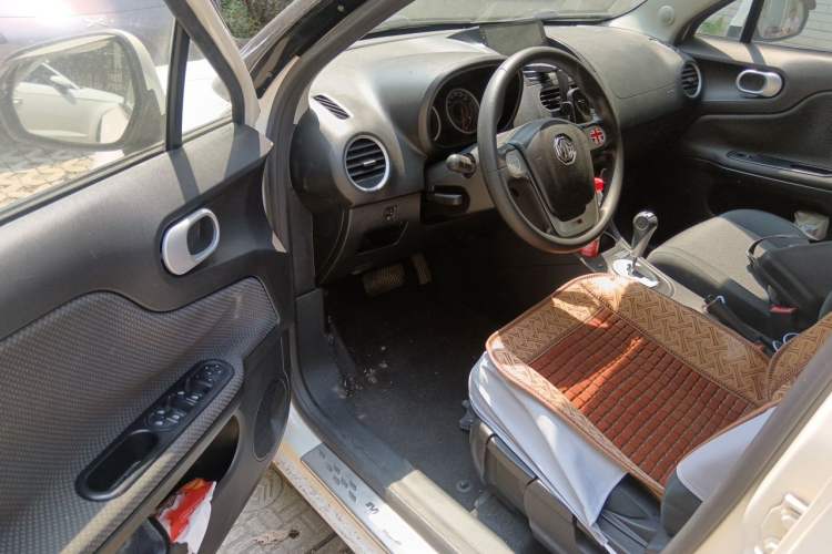 Used MG 3 2014 1.5L AMT Elite Edition Driver Seat