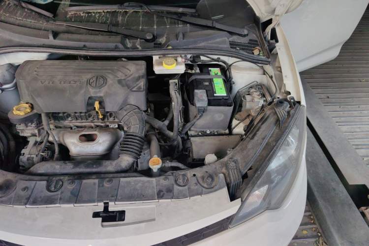 Used MG 3 2014 1.5L AMT Elite Edition Engine Bay Left