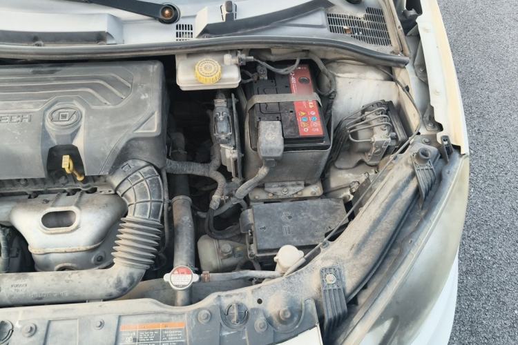 Used MG 3 2014 1.5L AMT Elite Edition Engine Bay Left