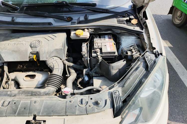 Used MG 3 2014 1.5L AMT Elite Edition Engine Bay Left