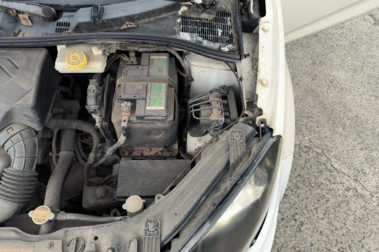 Used MG 3 2014 1.5L AMT Elite Edition Engine Bay Left