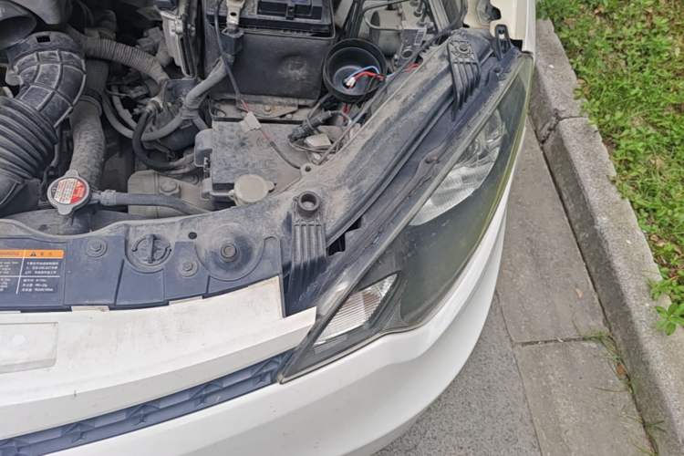 Used MG 3 2014 1.5L AMT Elite Edition Engine Bay Left