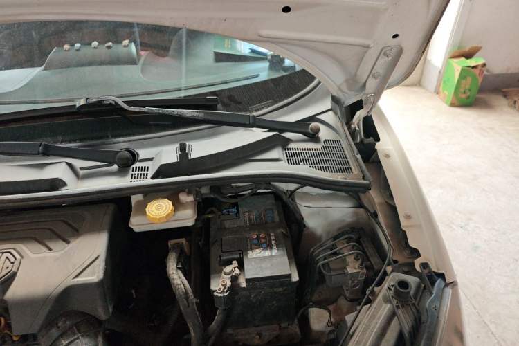Used MG 3 2014 1.5L AMT Elite Edition Engine Bay Left