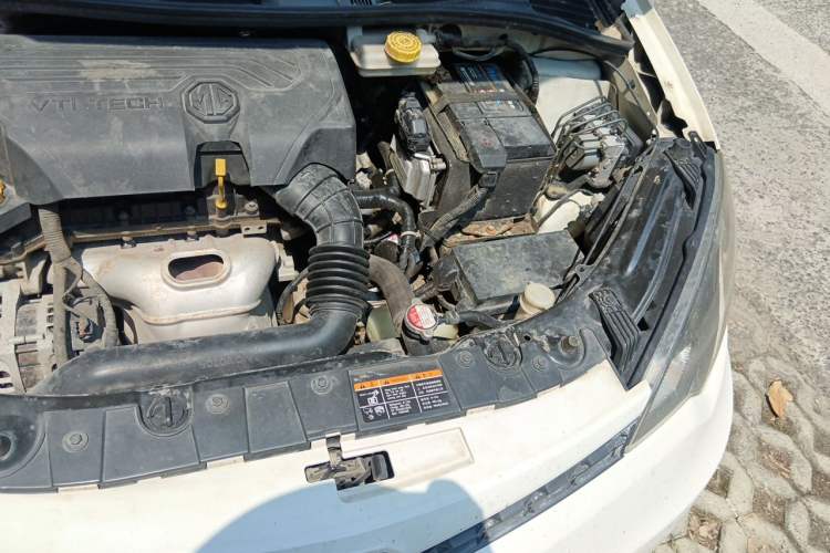 Used MG 3 2014 1.5L AMT Elite Edition Engine Bay Left