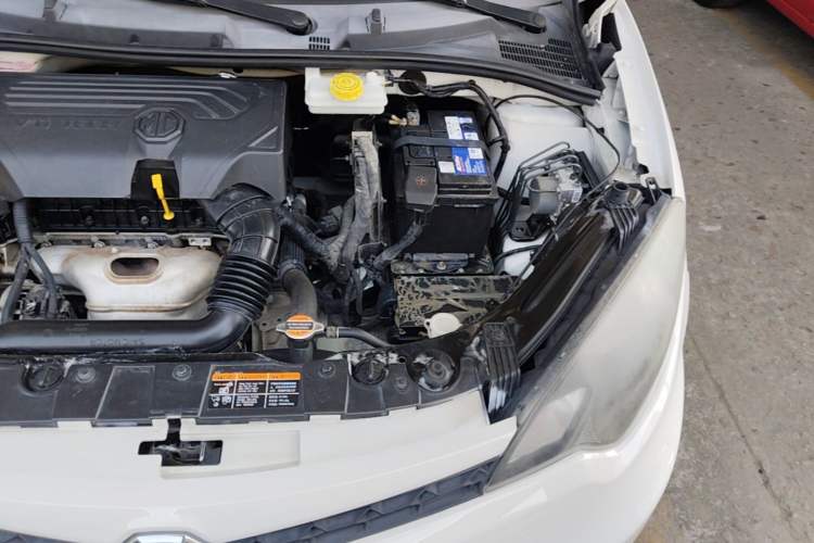 Used MG 3 2014 1.5L AMT Elite Edition Engine Bay Left