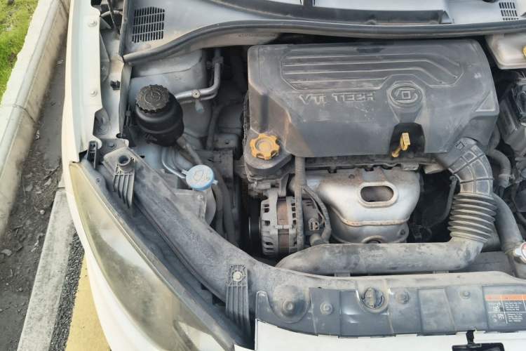 Used MG 3 2014 1.5L AMT Elite Edition Engine Bay Right