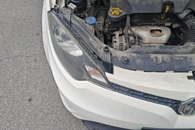 Used MG 3 2014 1.5L AMT Elite Edition Engine Bay Right